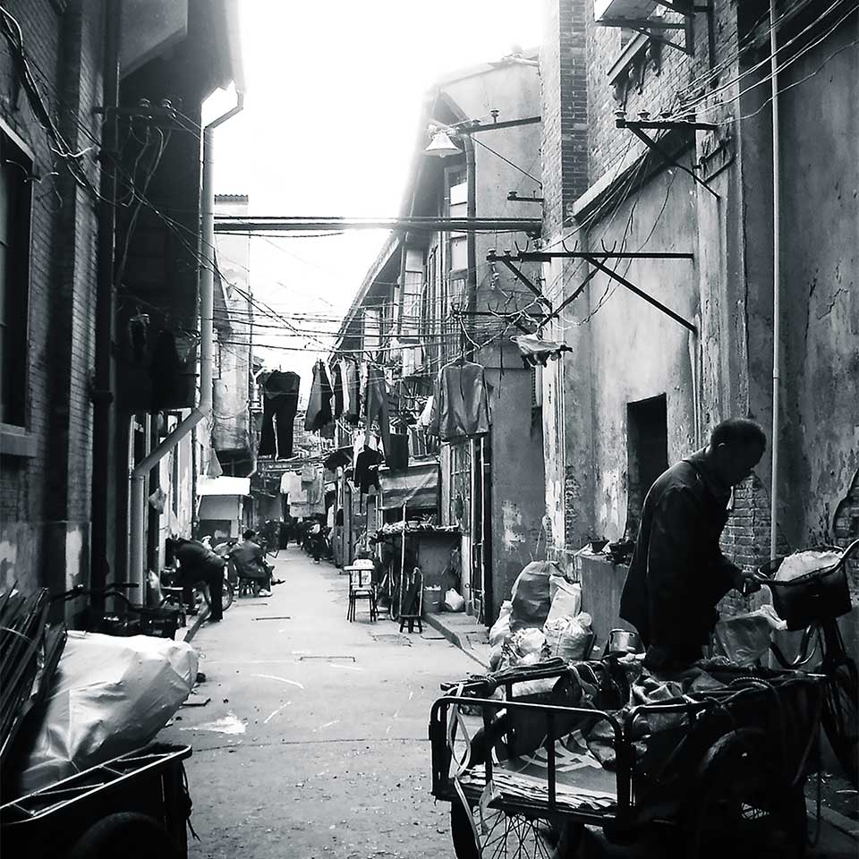 Street in Shanghai. Photo: Maria Teresa Bologna