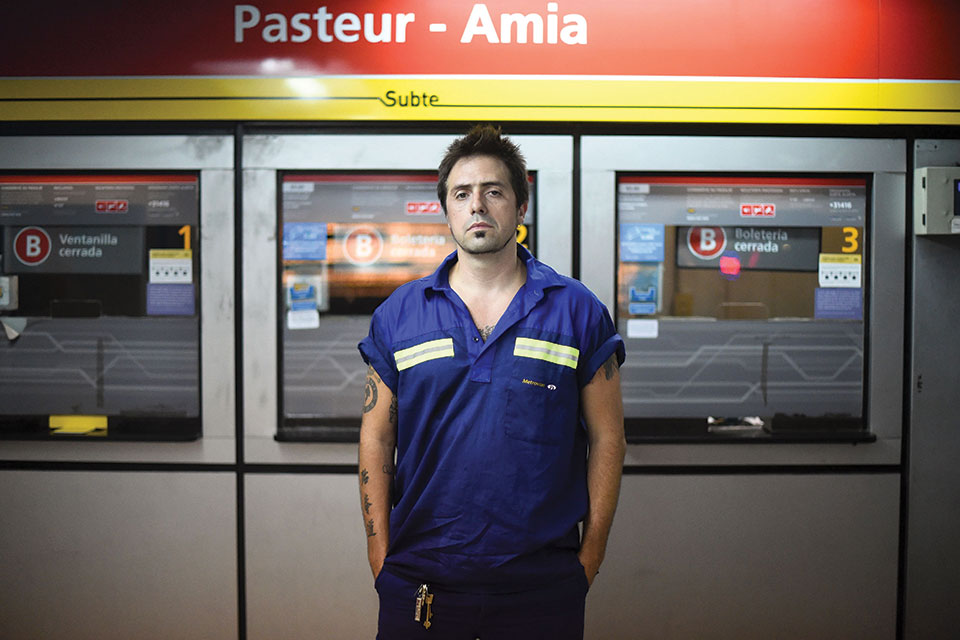 Kike in front of subway train doors. Photo: Getty Images / AFP / Eitan Abramovich