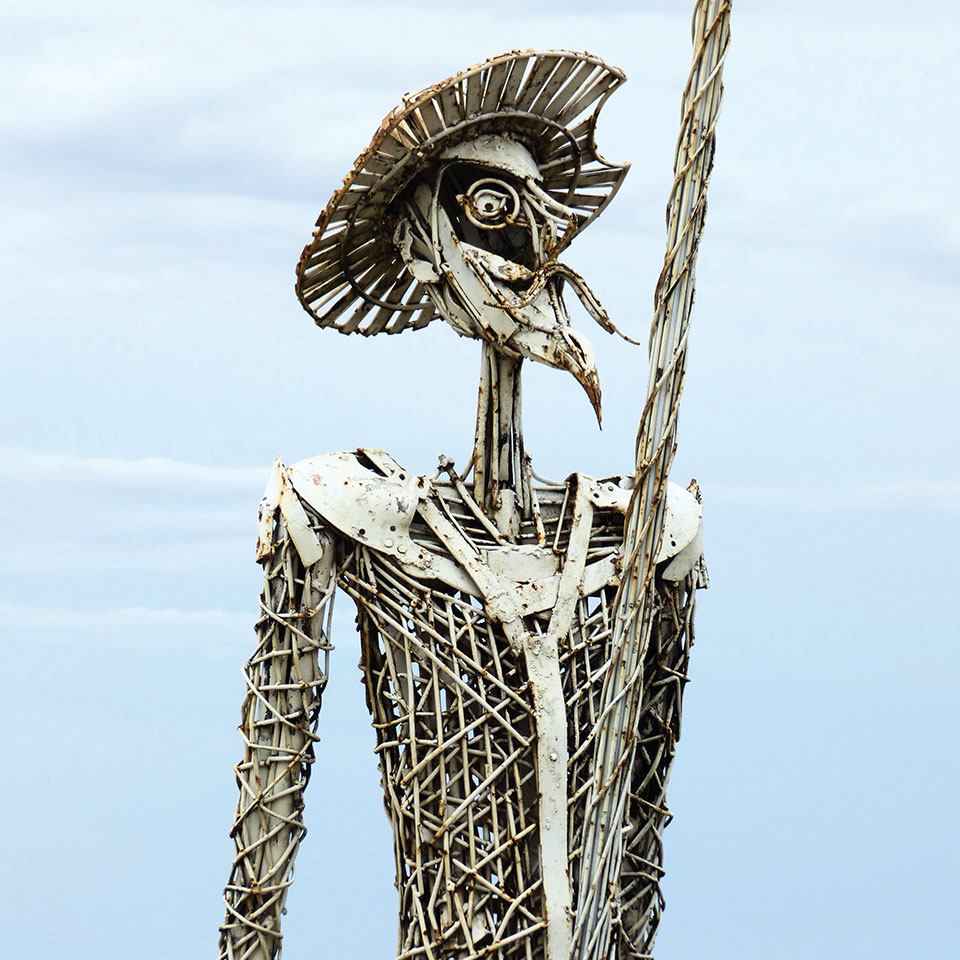 A photograph of an angular monument to Don Quixote in Tandil, Argentina made of welded metal