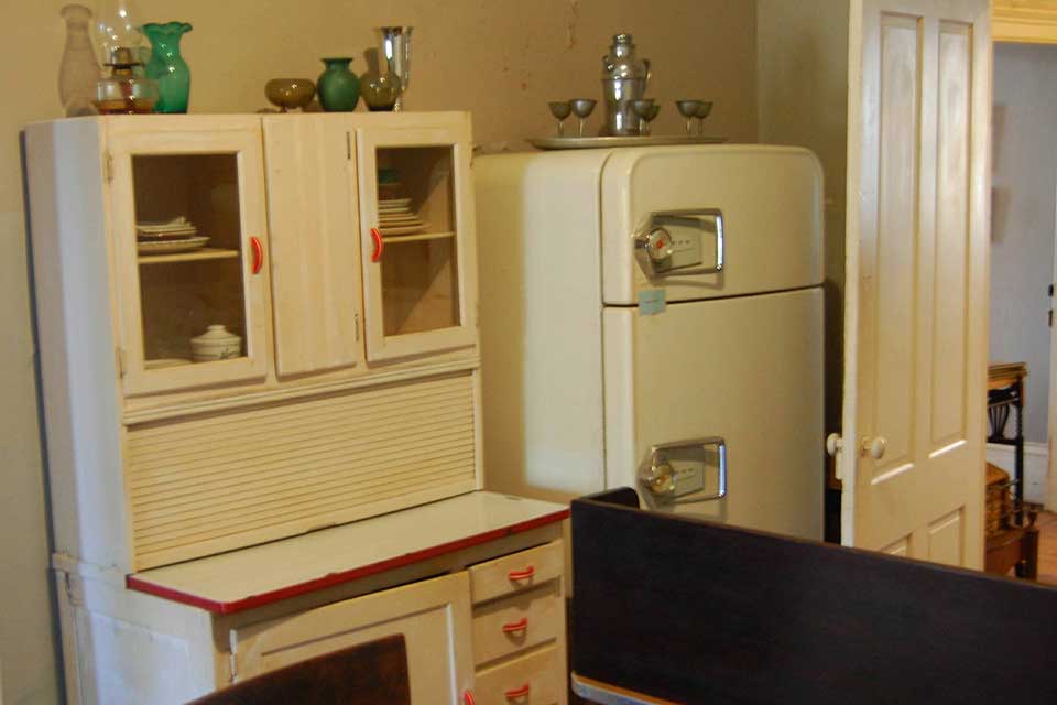 A photograph of a somewhat dated looking kitchen apartment