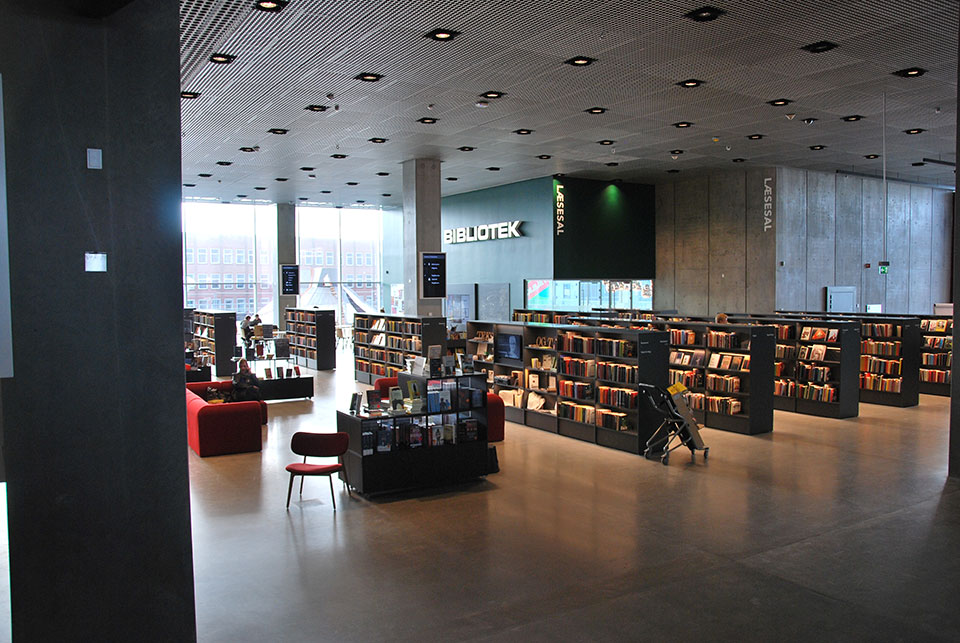 DOKK1 library in Aarhus, Denmark interior. Photo by Zorro2212/Wikimedia