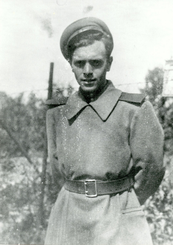 Samoylov as a soldier in the Red Army in the 1940s