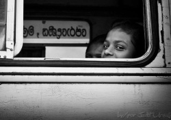 Judit Urquijo Pagazaurtundua, “Estación de buses,” Sri Lanka, September 2011